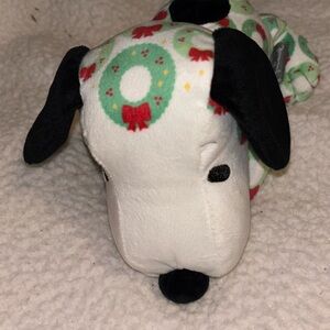 NWOT Snoopy plush animal with small beads in tummy. Christmas’s wreaths 10”